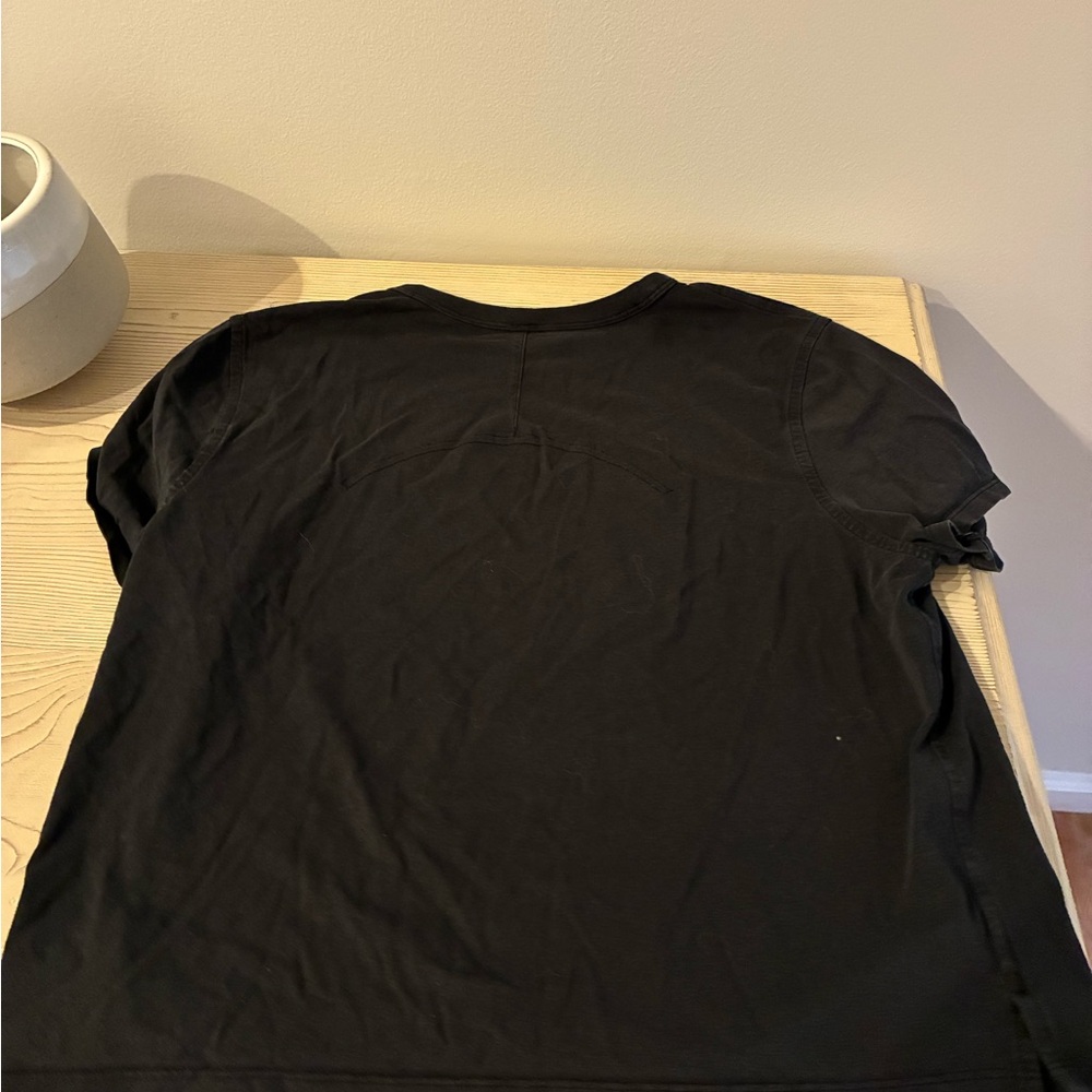 Lululemon black t shirt